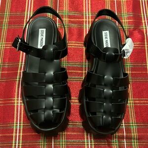 Steve Madden Black Closed Toe Sandals 10